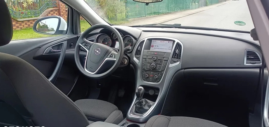Opel Astra cena 28100 przebieg: 202000, rok produkcji 2013 z Staszów małe 154